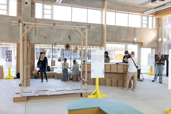 A Designer's Toolbox for Revolution VIENNA DESIGN WEEK 2024 (Festivalzentrale, 22.9.2024) Foto: eSeL.at/ViennaDesignWeek - Marisel Bongola