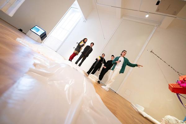 Akademie der bildenden Künste Wien (Exhibit Studio Schillerplatz): All you have is not just Flesh and Bones (14.03. - 26.05.2024) Foto: Felix Kubitza