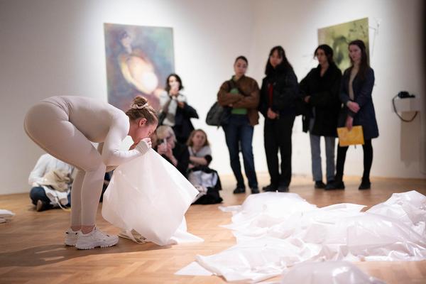 Akademie der bildenden Künste Wien (Exhibit Studio Schillerplatz): All you have is not just Flesh and Bones (14.03. - 26.05.2024) Foto: Felix Kubitza