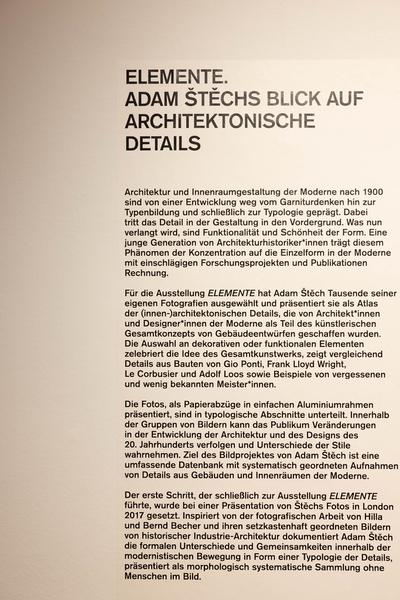 ELEMENTE.Adam Štěchs Blick auf architektonische Details (MAK Kunstblättersaal, 18.9.2024 - 2.3.2025) Foto: eSeL.at - Lorenz Seidler
