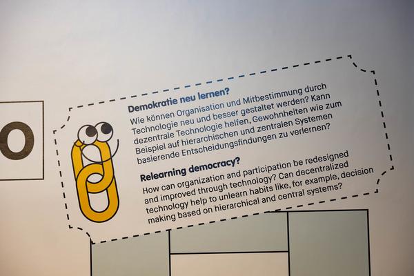 Blockchain:Unchained. New Tools for Democracy (MAK Galerie, 20.11.2024—17.8.2025) Foto: eSeL.at - Lorenz Seidler