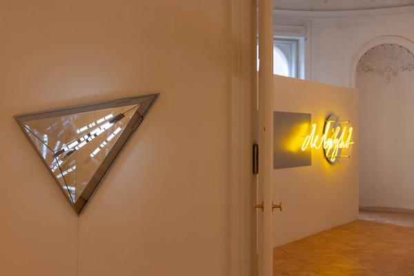 Galerie Krinzinger: Brigitte Kowanz "remember the future" (21.3. - 18.5.2024) Foto: eSeL.at - Lorenz Seidler Foto: eSeL Lorenz Seidler