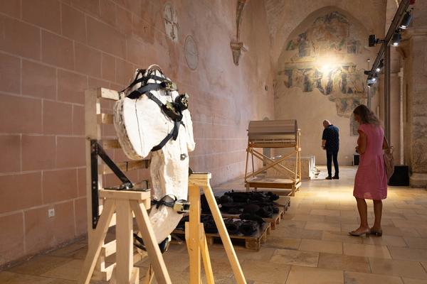 Dominikanerkirche Krems: Christian Gonzenbach: On Human Level (29.6. - 27.10.2024) Foto: eSeL.at - Lorenz Seidler Foto: eSeL Lorenz Seidler