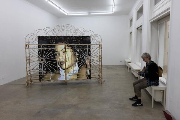 Akeem Smith "Dovecote" - curated by Kyle Thurman (Galerie Sophie Tappeiner, 13.9. - 19.10.2024) Foto: eSeL.at - Lorenz Seidler