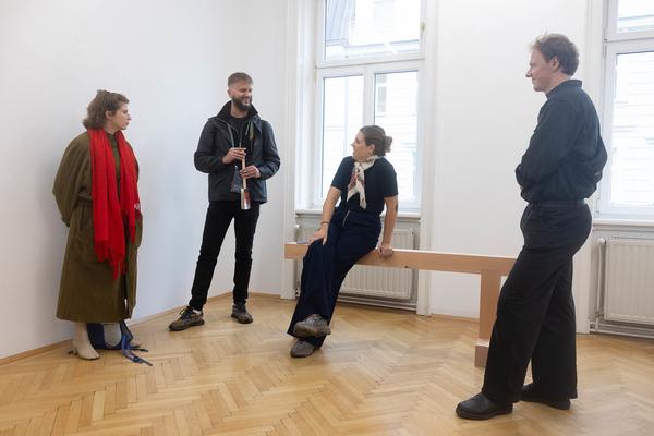 "Artworks upon the Earth" - curated by Piero Bisello (Zeller van Almsick, 13.9. - 19.10.2024) Foto: eSeL.at - Lorenz Seidler