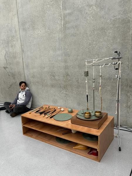 Tarek Atoui. Klangperformance (26.10.2024, Kunsthaus Bregenz) Foto: eSeL.at - Lorenz Seidler