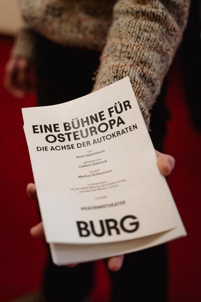 Eine Bühne für Osteuropa - Anne Applebaum, Cathrin Kahlweit &amp; Markus Scheumann (Akademietheater Wien, 17.11.2024) Foto: eSeL.at/Burgtheater Wien - Robert Puteanu