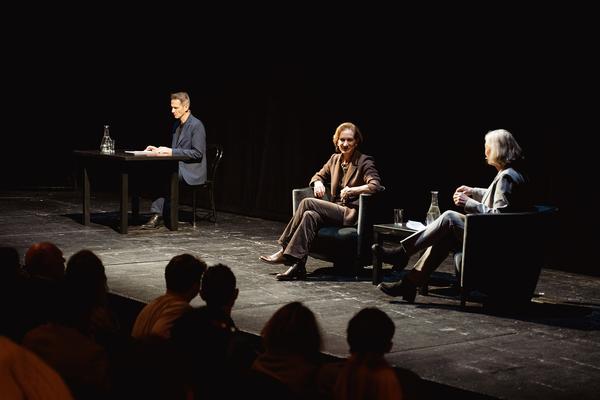 Eine Bühne für Osteuropa - Anne Applebaum, Cathrin Kahlweit &amp; Markus Scheumann (Akademietheater Wien, 17.11.2024) Foto: eSeL.at/Burgtheater Wien - Robert Puteanu