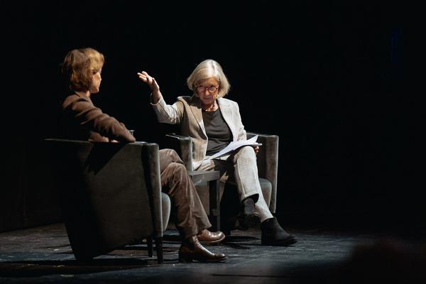 Eine Bühne für Osteuropa - Anne Applebaum, Cathrin Kahlweit &amp; Markus Scheumann (Akademietheater Wien, 17.11.2024) Foto: eSeL.at/Burgtheater Wien - Robert Puteanu