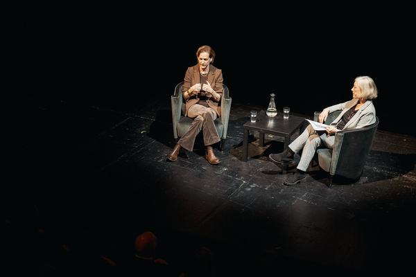 Eine Bühne für Osteuropa - Anne Applebaum, Cathrin Kahlweit &amp; Markus Scheumann (Akademietheater Wien, 17.11.2024) Foto: eSeL.at/Burgtheater Wien - Robert Puteanu