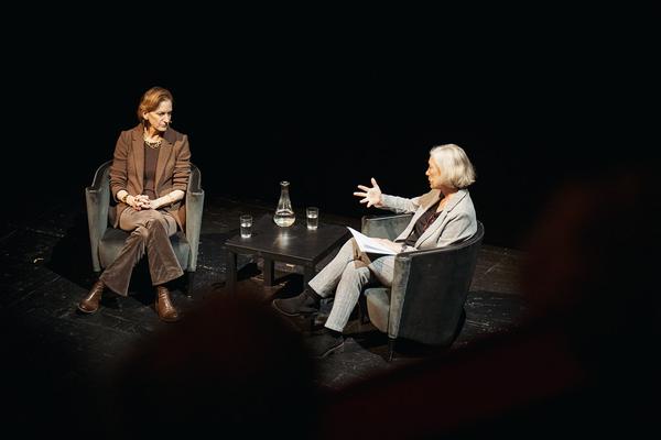 Eine Bühne für Osteuropa - Anne Applebaum, Cathrin Kahlweit &amp; Markus Scheumann (Akademietheater Wien, 17.11.2024) Foto: eSeL.at/Burgtheater Wien - Robert Puteanu