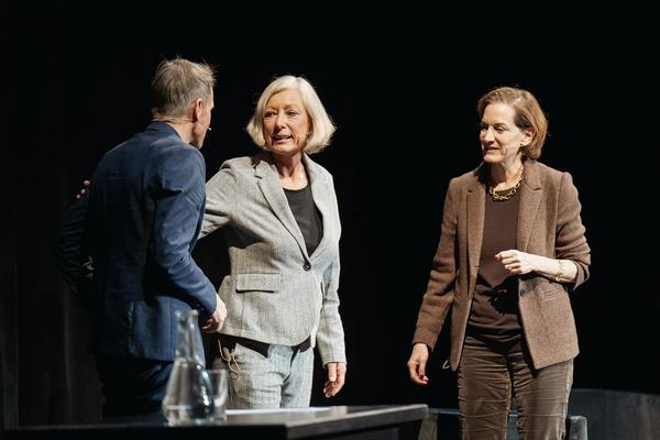 Eine Bühne für Osteuropa - Anne Applebaum, Cathrin Kahlweit &amp; Markus Scheumann (Akademietheater Wien, 17.11.2024) Foto: eSeL.at/Burgtheater Wien - Robert Puteanu