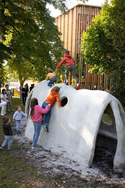 Präsentation: Außenraumskulpturen am KinderKunstLabor von Andrea Maurer &amp; Irene und Christine Hohenbüchler (20.9.2024) Foto: eSeL.at - Lorenz Seidler