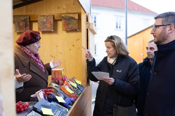 Erster Kunstmarkt Bad Fischau-Brunn (7.12. &amp; 8.12.2024) Foto: eSeL.at - Lorenz Seidler