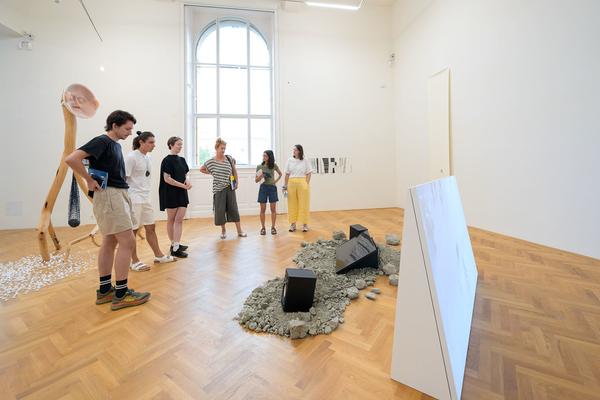 Exhibit - Into Alterity_ void I gap I hole (Akademie Schillerplatz, 05.09. - 13.10.2024) Foto: eSeL.at - Joanna Pianka
