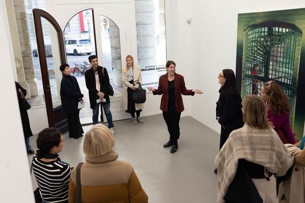 VIENNA ART WEEK Gallery Tour: Louisa Gagliardi "Whereabouts" (Galerie Eva Presenhuber, 9.11.2024) Foto: eSeL.at - Lorenz Seidler