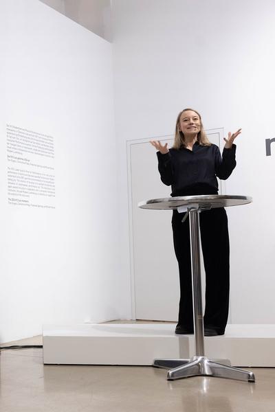 Preisverleihung H13 2024 Niederösterreich Preis für Performance an Katharina Ernst &quot;metrics&quot; (Kunstraum Niederösterreich, 22.11.2024) Foto: eSeL.at - Lorenz Seidler