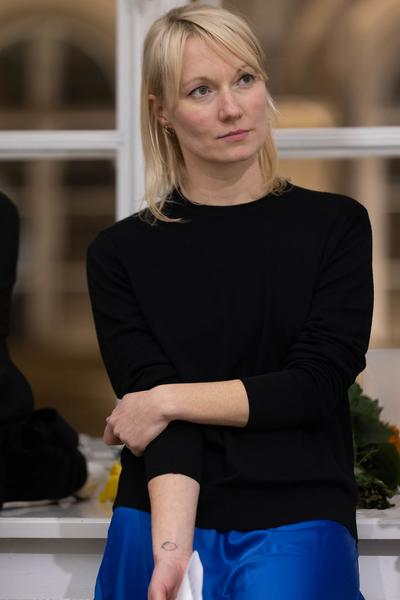 Preisverleihung H13 2024 Niederösterreich Preis für Performance an Katharina Ernst &quot;metrics&quot; (Kunstraum Niederösterreich, 22.11.2024) Foto: eSeL.at - Lorenz Seidler