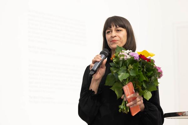 Preisverleihung H13 2024 Niederösterreich Preis für Performance an Katharina Ernst &quot;metrics&quot; (Kunstraum Niederösterreich, 22.11.2024) Foto: eSeL.at - Lorenz Seidler