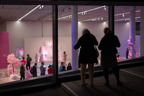 Hannah &amp; Lea Neckel "✮*•̩̩͙✧•̩̩͙*˚✧*˚ floating through reality ˚*✧˚*•̩̩͙✧•̩̩͙*˚✮" (Landesgalerie Burgenland, 19.10.2024 - 26.01.2025) Foto: eSeL.at - Lorenz Seidler
