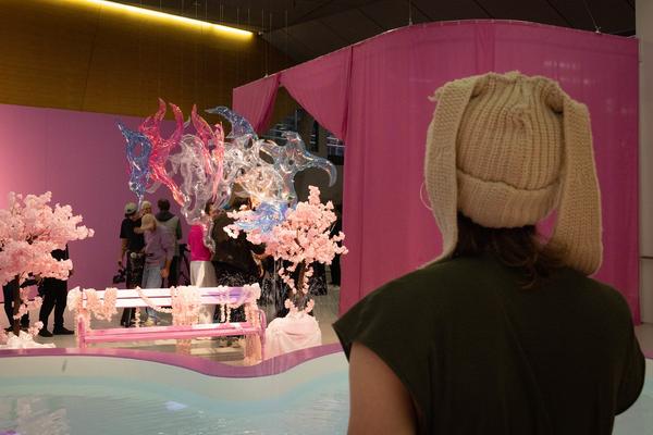 Hannah &amp; Lea Neckel "✮*•̩̩͙✧•̩̩͙*˚✧*˚ floating through reality ˚*✧˚*•̩̩͙✧•̩̩͙*˚✮" (Landesgalerie Burgenland, 19.10.2024 - 26.01.2025) Foto: eSeL.at - Lorenz Seidler