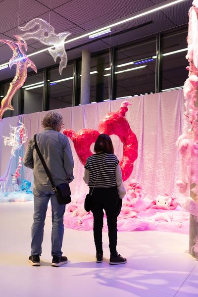 Hannah &amp; Lea Neckel "✮*•̩̩͙✧•̩̩͙*˚✧*˚ floating through reality ˚*✧˚*•̩̩͙✧•̩̩͙*˚✮" (Landesgalerie Burgenland, 19.10.2024 - 26.01.2025) Foto: eSeL.at - Lorenz Seidler
