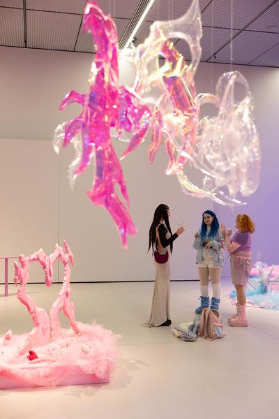 Hannah &amp; Lea Neckel "✮*•̩̩͙✧•̩̩͙*˚✧*˚ floating through reality ˚*✧˚*•̩̩͙✧•̩̩͙*˚✮" (Landesgalerie Burgenland, 19.10.2024 - 26.01.2025) Foto: eSeL.at - Lorenz Seidler
