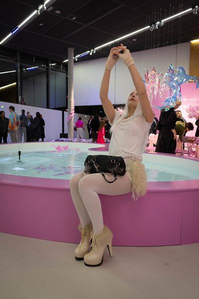 Hannah &amp; Lea Neckel "✮*•̩̩͙✧•̩̩͙*˚✧*˚ floating through reality ˚*✧˚*•̩̩͙✧•̩̩͙*˚✮" (Landesgalerie Burgenland, 19.10.2024 - 26.01.2025) Foto: eSeL.at - Lorenz Seidler