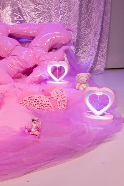 Hannah &amp; Lea Neckel "✮*•̩̩͙✧•̩̩͙*˚✧*˚ floating through reality ˚*✧˚*•̩̩͙✧•̩̩͙*˚✮" (Landesgalerie Burgenland, 19.10.2024 - 26.01.2025) Foto: eSeL.at - Lorenz Seidler