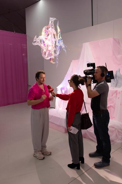 Hannah &amp; Lea Neckel "✮*•̩̩͙✧•̩̩͙*˚✧*˚ floating through reality ˚*✧˚*•̩̩͙✧•̩̩͙*˚✮" (Landesgalerie Burgenland, 19.10.2024 - 26.01.2025) Foto: eSeL.at - Lorenz Seidler