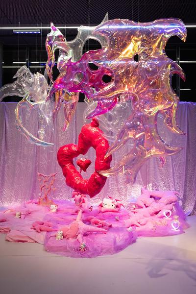 Hannah &amp; Lea Neckel "✮*•̩̩͙✧•̩̩͙*˚✧*˚ floating through reality ˚*✧˚*•̩̩͙✧•̩̩͙*˚✮" (Landesgalerie Burgenland, 19.10.2024 - 26.01.2025) Foto: eSeL.at - Lorenz Seidler
