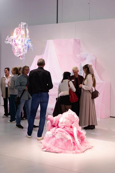 Hannah &amp; Lea Neckel "✮*•̩̩͙✧•̩̩͙*˚✧*˚ floating through reality ˚*✧˚*•̩̩͙✧•̩̩͙*˚✮" (Landesgalerie Burgenland, 19.10.2024 - 26.01.2025) Foto: eSeL.at - Lorenz Seidler