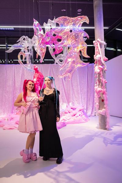 Hannah &amp; Lea Neckel "✮*•̩̩͙✧•̩̩͙*˚✧*˚ floating through reality ˚*✧˚*•̩̩͙✧•̩̩͙*˚✮" (Landesgalerie Burgenland, 19.10.2024 - 26.01.2025) Foto: eSeL.at - Lorenz Seidler