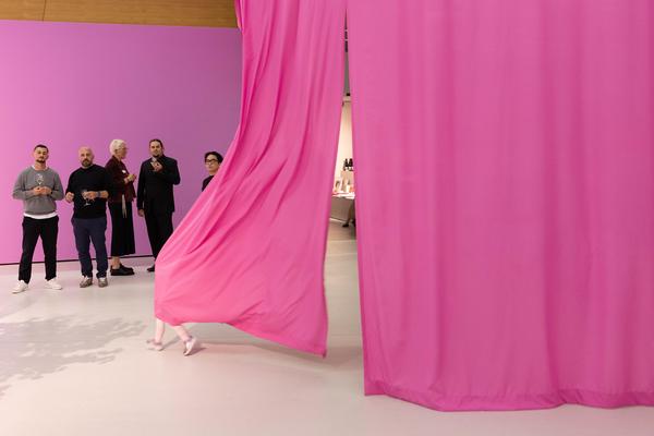 Hannah &amp; Lea Neckel "✮*•̩̩͙✧•̩̩͙*˚✧*˚ floating through reality ˚*✧˚*•̩̩͙✧•̩̩͙*˚✮" (Landesgalerie Burgenland, 19.10.2024 - 26.01.2025) Foto: eSeL.at - Lorenz Seidler