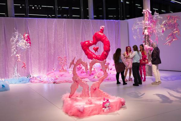 Hannah &amp; Lea Neckel "✮*•̩̩͙✧•̩̩͙*˚✧*˚ floating through reality ˚*✧˚*•̩̩͙✧•̩̩͙*˚✮" (Landesgalerie Burgenland, 19.10.2024 - 26.01.2025) Foto: eSeL.at - Lorenz Seidler