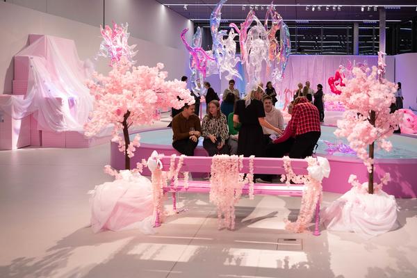 Hannah &amp; Lea Neckel "✮*•̩̩͙✧•̩̩͙*˚✧*˚ floating through reality ˚*✧˚*•̩̩͙✧•̩̩͙*˚✮" (Landesgalerie Burgenland, 19.10.2024 - 26.01.2025) Foto: eSeL.at - Lorenz Seidler
