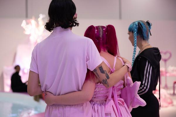 Hannah &amp; Lea Neckel "✮*•̩̩͙✧•̩̩͙*˚✧*˚ floating through reality ˚*✧˚*•̩̩͙✧•̩̩͙*˚✮" (Landesgalerie Burgenland, 19.10.2024 - 26.01.2025) Foto: eSeL.at - Lorenz Seidler