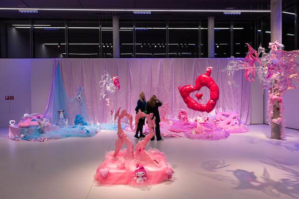 Hannah &amp; Lea Neckel "✮*•̩̩͙✧•̩̩͙*˚✧*˚ floating through reality ˚*✧˚*•̩̩͙✧•̩̩͙*˚✮" (Landesgalerie Burgenland, 19.10.2024 - 26.01.2025) Foto: eSeL.at - Lorenz Seidler