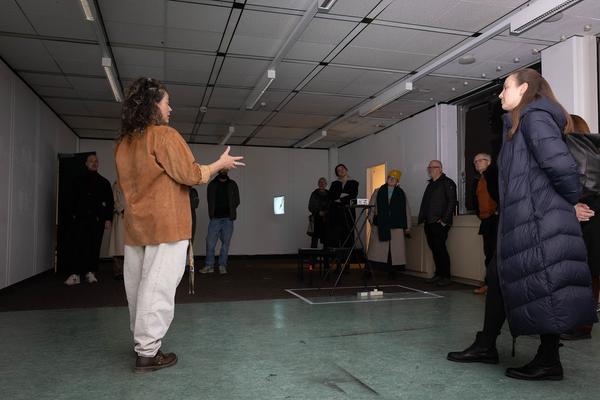 Independent Art Spaces - Tour: DESCANSOS. We die 1000 deaths (WEST Alte WU, 10.11.2024) Foto: eSeL.at - Lorenz Seidler