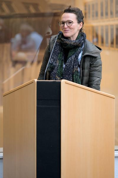 Eröffnung: Julia Gaisbacher "Weikendorf" (Kunstraum Weikendorf / Kunst im öffentlichen Raum Niederösterreich, 5.10.2024) Foto: Joanna Pianka