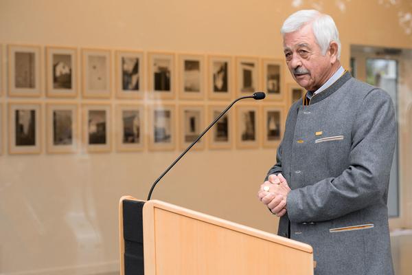 Eröffnung: Julia Gaisbacher "Weikendorf" (Kunstraum Weikendorf / Kunst im öffentlichen Raum Niederösterreich, 5.10.2024) Foto: Joanna Pianka
