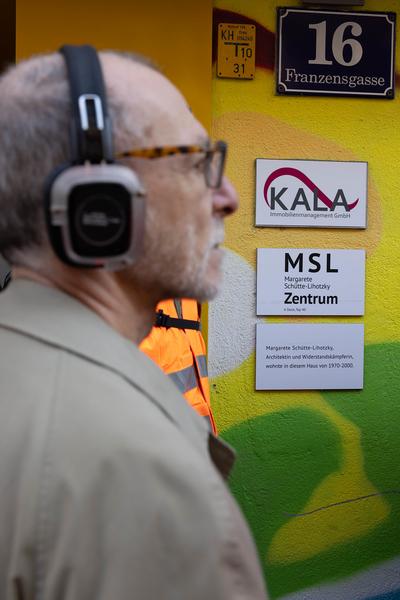 WIEN MODERN 2024: Untere Reklamationsbehörde "[K]1 ZIMMER WOHNUNG" (Margarete Schütte-Lihotzky Zentrum &amp; öffentl. Raum, 15.11. - 16.11.2024) Foto: eSeL.at - Lorenz Seidler