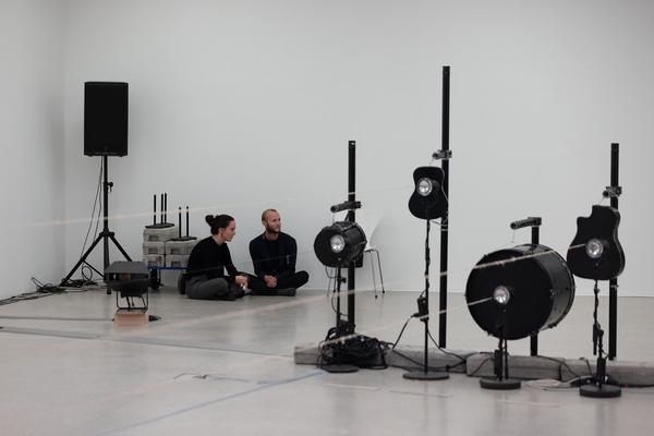 Kirstine Lindemann &amp; Between Feathers &quot;Between Strings&quot;  (mumok, 9.10. - 26.10.2024) Foto: eSeL.at - Lorenz Seidler