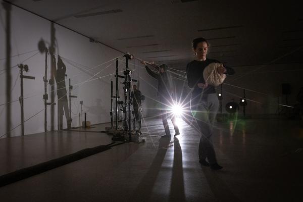 Kirstine Lindemann &amp; Between Feathers "Between Strings"  (mumok, 9.10. - 26.10.2024) Foto: eSeL.at - Lorenz Seidler