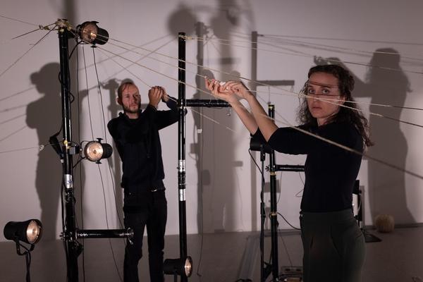 Kirstine Lindemann &amp; Between Feathers "Between Strings"  (mumok, 9.10. - 26.10.2024) Foto: eSeL.at - Lorenz Seidler