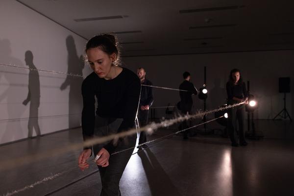 Kirstine Lindemann &amp; Between Feathers "Between Strings"  (mumok, 9.10. - 26.10.2024) Foto: eSeL.at - Lorenz Seidler