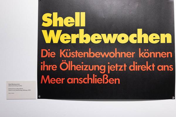 MAK Plakat Forum: Klaus Staeck- "Nichts ist erledigt!" Plakate für den Umweltschutz seit 1973 (19.3.2024—26.5.2024) Foto: eSeL.at - Lorenz Seidler Foto: eSeL Lorenz Seidler