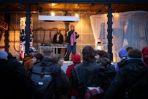 Konzert Ebow @ God´s Entertainment &quot;Zusammen oder getrennt?&quot; (Tangente St. Pölten @ Rathausplatz, 4.10.2024) Foto: eSeL.at - Lorenz Seidler