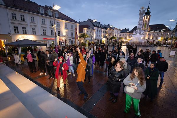 Konzert Ebow @ God´s Entertainment &quot;Zusammen oder getrennt?&quot; (Tangente St. Pölten @ Rathausplatz, 4.10.2024) Foto: eSeL.at - Lorenz Seidler