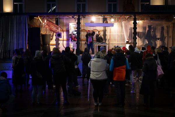 Konzert Ebow @ God´s Entertainment &quot;Zusammen oder getrennt?&quot; (Tangente St. Pölten @ Rathausplatz, 4.10.2024) Foto: eSeL.at - Lorenz Seidler